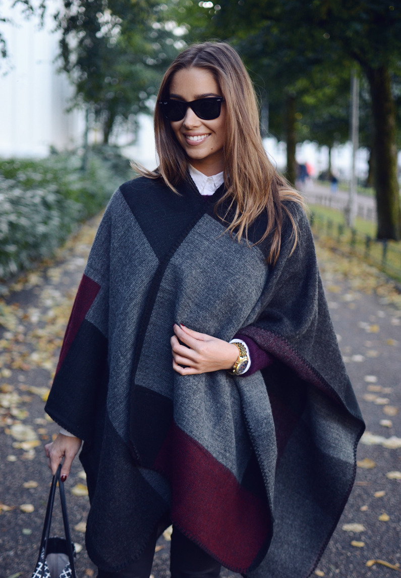 justthedesign:

This patchwork poncho looks super cute on Emilie Tommerberg.Poncho: Glitter.

www.fashionclue.net| Fashion Tumblr, Street Wear &amp; Outfits