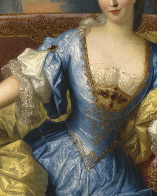 mademoisellelapiquante:

  Henri Millot | Portrait of a Lady Seated on a Canapé, Holding a Mask in Her Outstretched Hand (detail) | 1710
