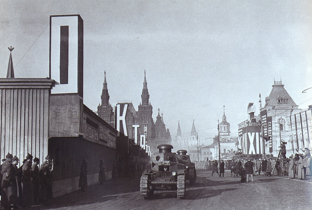 Ноябрьский парад на красной площади, 1929 год.fishstickmonkey:Parade on the Red Square. Nov. 7, 1929 (by kitchener.lord)