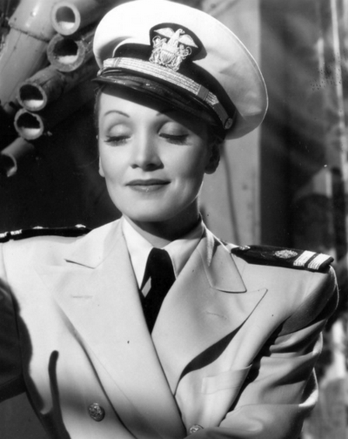 wehadfacesthen:

Marlene Dietrich in Seven Sinners  (Tay Garnett, 1940)
