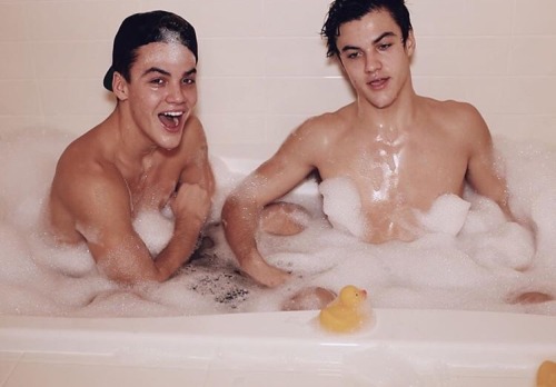 crushingdolans: Live photo of wild dolans in action The Dolan Twins,  Ethan and Grayson.