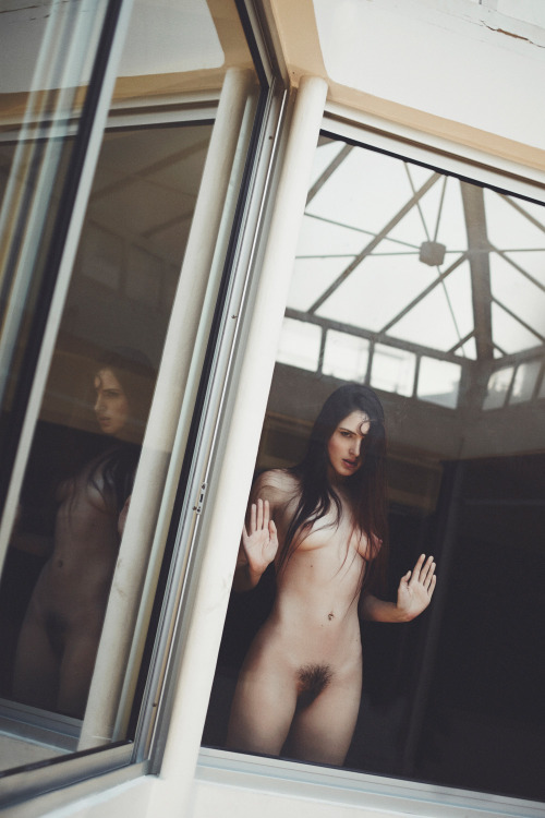 eroticwitch:©Photo: Sacha Rovinski. - Bonjour Mesdames