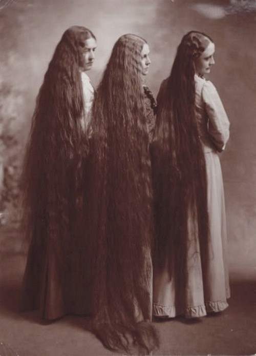 feuille-d-automne:

Three Women with Long Hair By Belle Johnson ,c 1900.

Empress Sissi&rsquo;s hair was like that!