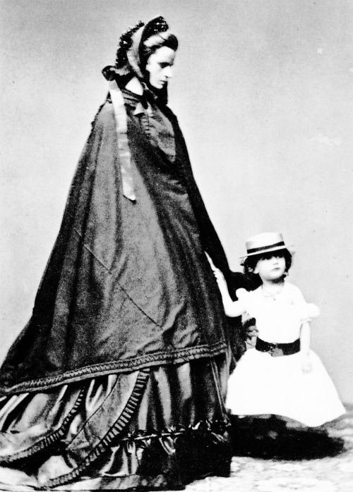 misshonoriaglossop:
HRH Hereditary Princess Helene Caroline Therese of Thurn und Taxis, née Duchess in Bavaria (4 April 1834 – 16 May 1890) and her daughter HSH Princess Elisabeth Maria Maximiliana of Thurn und Taxis (28 May 1860, Dresden, Kingdom of Saxony – 7 February 1881, Ödenburg, Austrian Empire). Elisabeth married Miguel, Duke of Braganza, only son and second eldest child of Miguel I of Portugal and his wife Adelaide of Löwenstein-Wertheim-Rosenberg in 1877. They had three children: Miguel, Franz Joseph and Maria Teresa. She died a bit later after giving birth to Maria Teresa with only 20. Helene was one of Sissi’s sisters