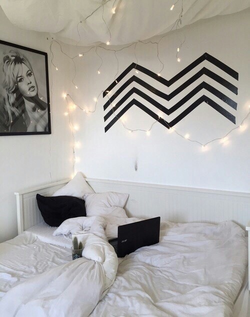 ://weheartit.com/entry/172777526 #bedroom #cute #fairylights #goals ...