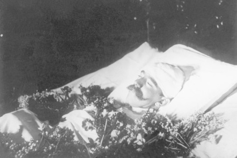 Crown prince Rudolf on the deathbed. 