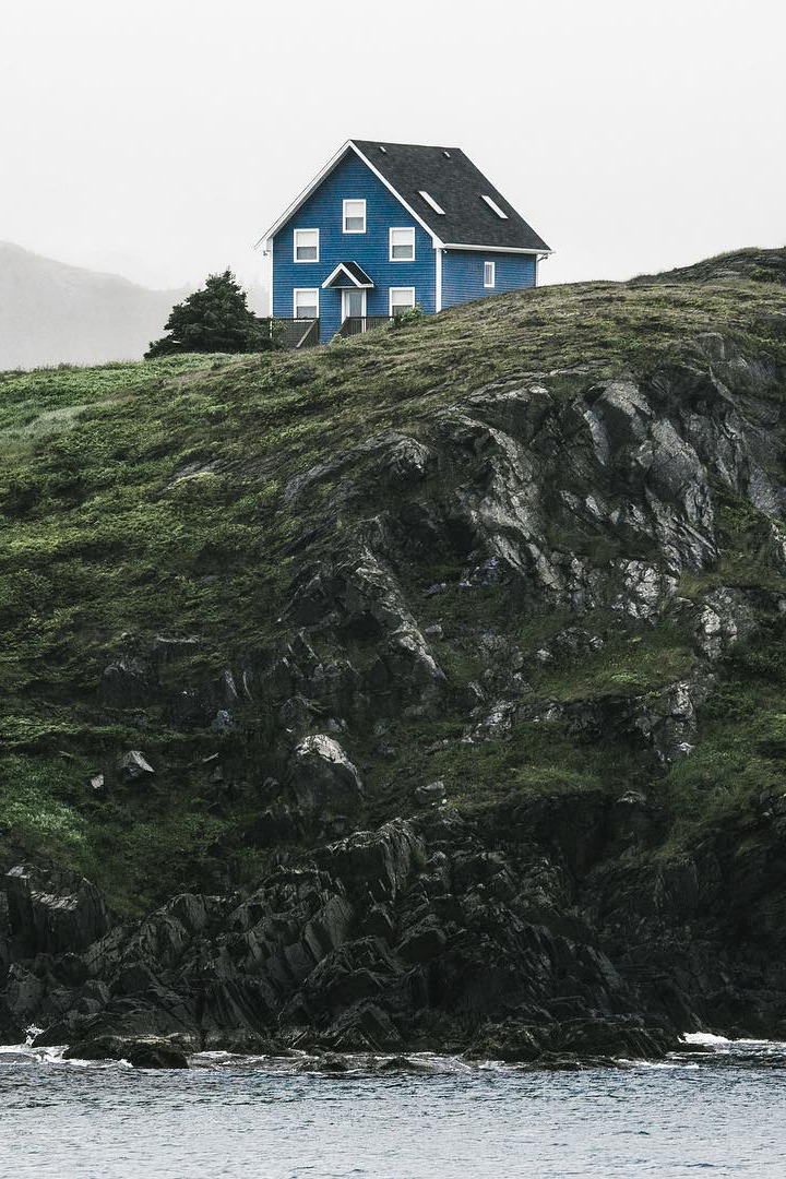 annees-de-pelerinage:

A little hut, I don’t I need more in life…
