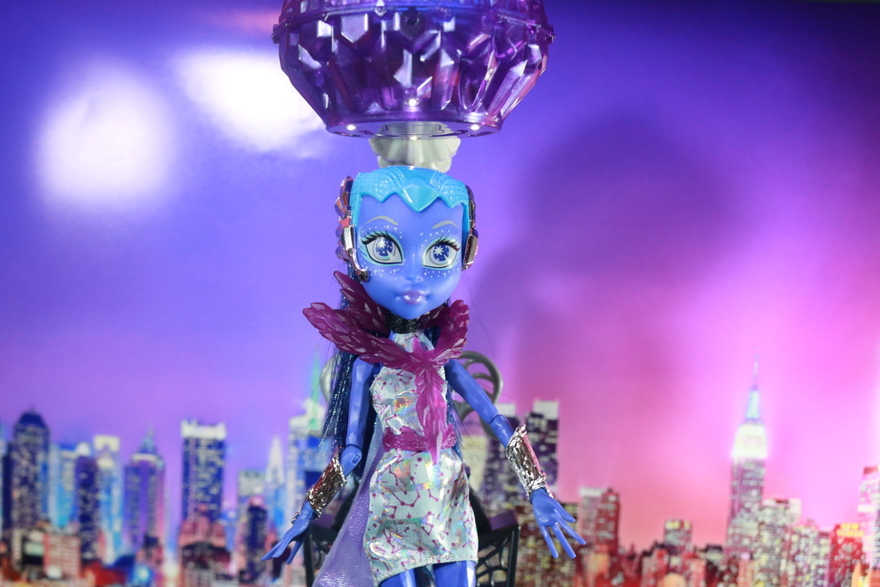 clawdeena:

Some detailed shots of Astranova that I got off of http://www.tootstoys.com/products/monster-high-boo-york-astranova-doll-playsetHonestly I personally feel its worth the price which is just my opinion. If you would rather not pay that price that’s completely understandable and respected, so please reciprocate! My review will be up on my youtube channel www.youtube.com/clawdeena9Her helmet is NOT detachable and neither are the big metallic crystal things covering what would be her ears, She has a weird plate that shapes her head in the back of her head right below the hair rooting line, and she has kanekalon hair with tinsel. She also has four long fingers in a very bendable plastic, and her entire body has the geometric “comet” shape.Any questions feel free to send to my ask box!