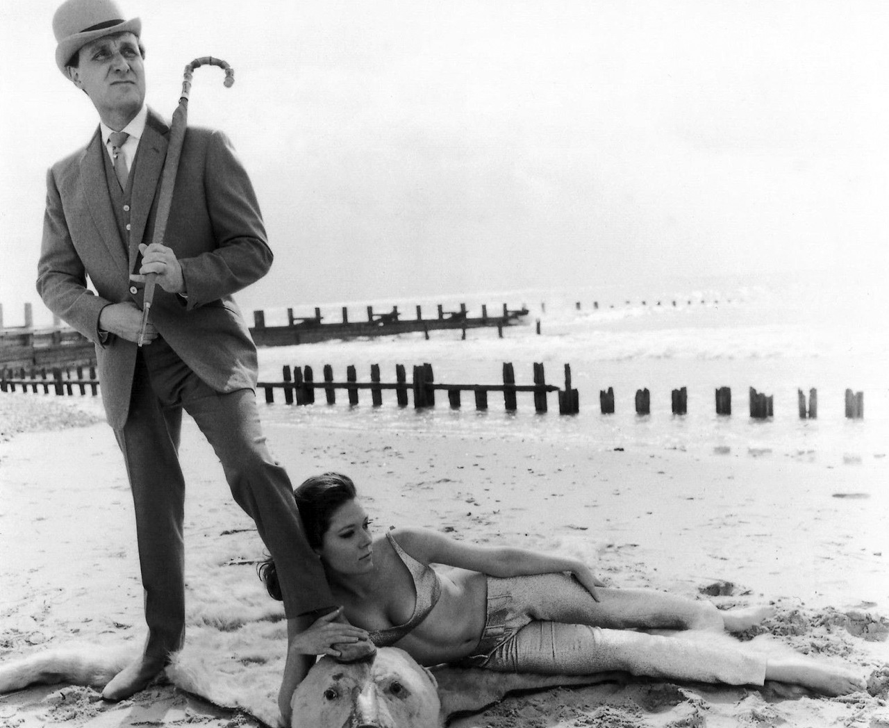 British Beach Life.Patrick MacNee and Diana Rigg.
