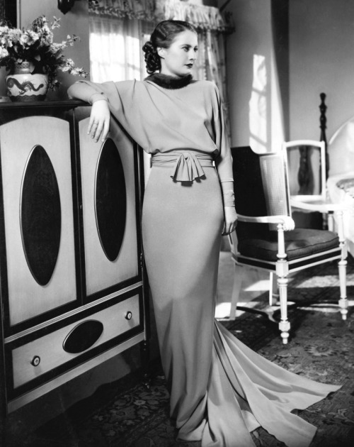 wehadfacesthen:

Barbara Stanwyck in A Lost Lady  (Alfred E. Green, 1934)