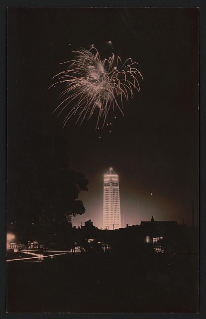 http://stuffaboutminneapolis.tumblr.com/post/131318169304/foshay-tower-dedication-fireworks-as-seen-from-the