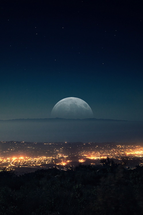 r2&ndash;d2:
Moon on the horizon by (thedot_ru)
