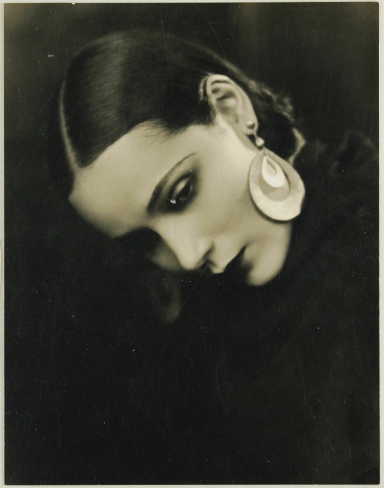 giftvintage:

George F. Cannons . Portrait of Dolores del Rio 1920’s