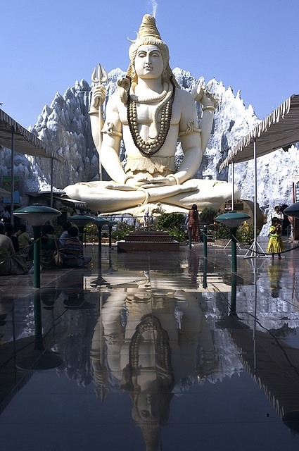  The Hindu Temple Shiv Mandir in Bangalore, India – a 65ft statue of Lord Shiva.  