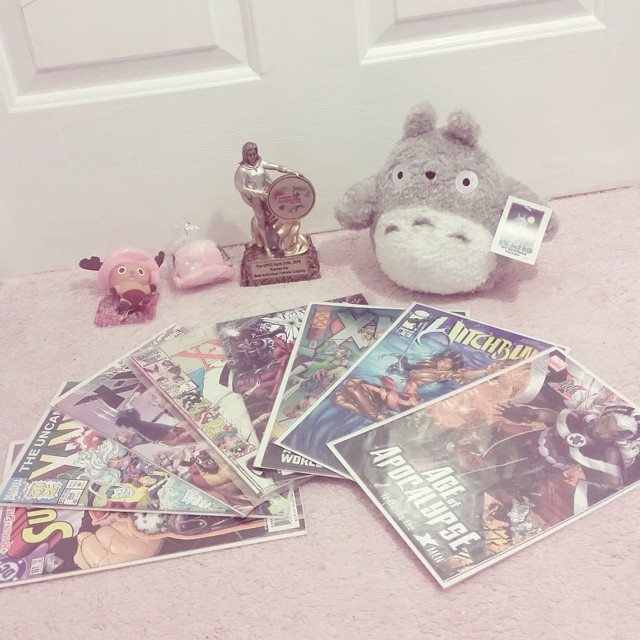 🌹 Comic con haul from over the weekend! I couldn’t help but get new X-men comics and I finally have my own little Totoro!♡ im really pleased with everything i bought, i had a great time and i even won a prize for one of my cosplays 😙! 🌹