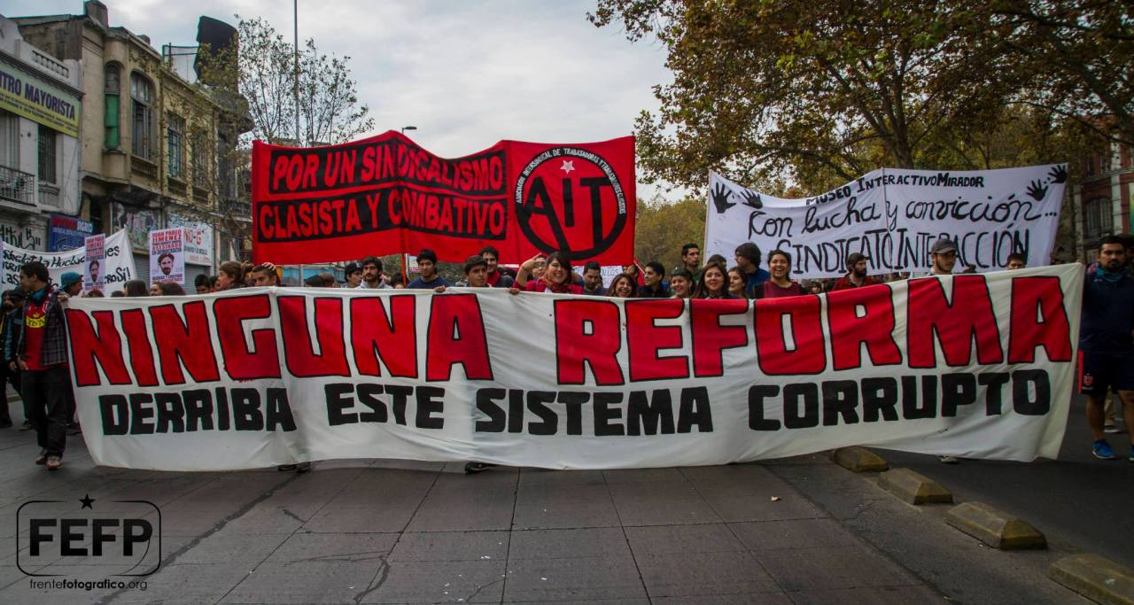1 de Mayo. Santiago, Chile. / “Ninguna reforma derriba este sistema corrupto.”