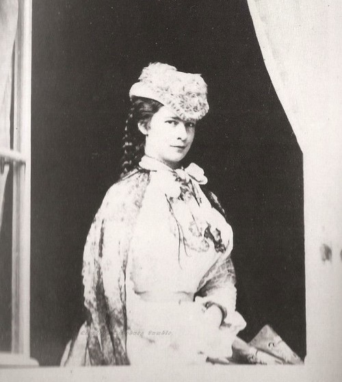 carolathhabsburg:

Kaiserin Elisabeth of Austria. 1860s.