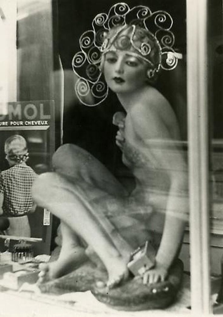 inneroptics:

shop

Window 

, 1930s-Elfriede Stegmeyer


