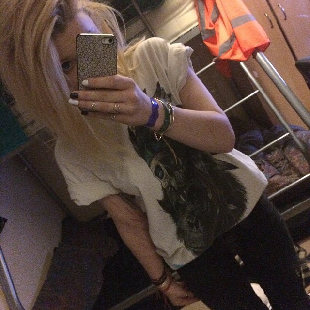 stole my friends t shirt hehe^_^ #yourdemise #me