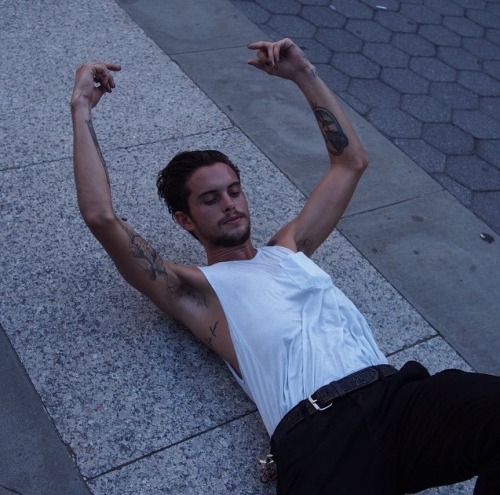 yuzees:OMG WHAT IS HIS NAME OMG
That my friend, is the one and only, Dylan Reider