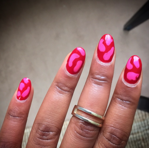 💞Blobby nail art at 10am on a Monday morning listening to our WAH NAILS @SPOTIFY helps set us up for the week 💞 try this now using #wahLOVEMYTEAM and #wahNONAILSNOLIFEShop HERE 