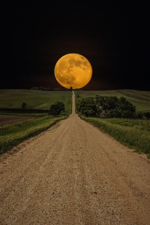 tect0nic:

Road to Nowhere by Aaron J. Groen via 500px.