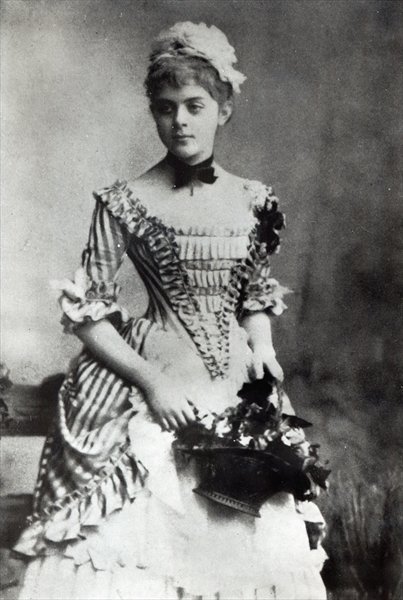 Baroness Mary Vetsera, c.1880s (b/w photo) by Austrian Photographer on Magnolia Box Baroness Marie Vetsera (1871 - 1889  Mistress of Crown Prince Rudolph.  Found dead with him at Mayerling. https://www.pinterest.com/bellringer1/