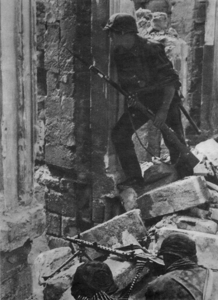 A machine gun element of SS-Division &ldquo;Leibstandarte Adolf Hitler&rdquo; take positions in the ruins during street fighting in Mariupol, Ukraine, Oct 1941. The city was overrun on Oct 8 and remained in German hands until Sep 10, 1943.