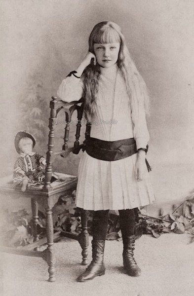 carolathhabsburg:

Little Archduchess Elisabeth of Austria, aka Erzsi. Circa 1890.

Sissi&rsquo;s granddaughter