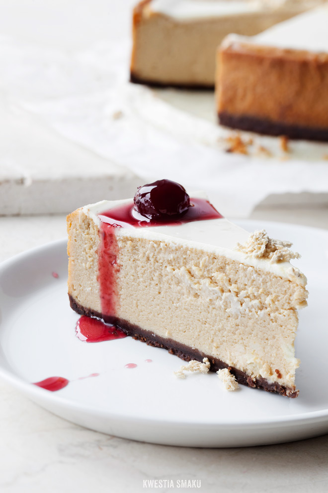 foodopia:

Coffee Cheesecake with Cherries
