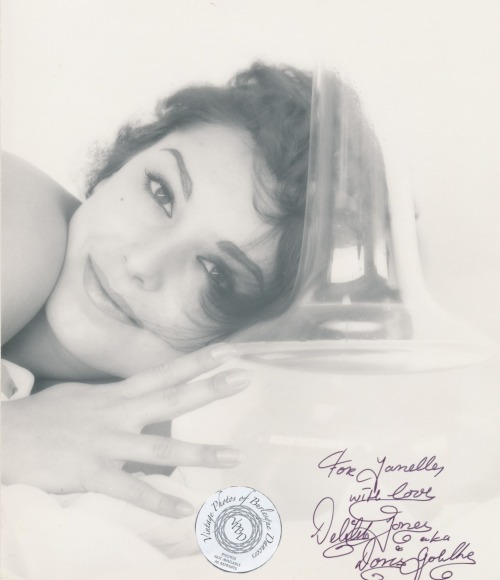 Delilah Jones (Doris Gohlke): signed 8x10 photoBorn in Germany,... | Vintage Burlesque Photos | Bloglovin&#39; - tumblr_nto2i23hVy1rtgszoo1_500