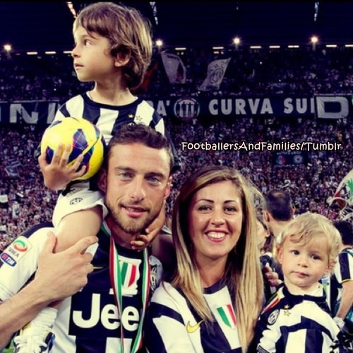 Familiefoto van de voetballer, getrouwd met Roberta Sinopoli, die beroemd is vanwege Juventus  
