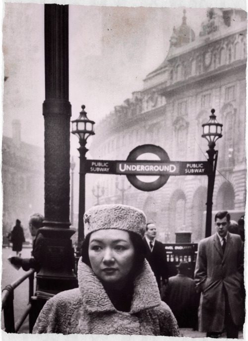 classicladiesofcolor: Actress Hideko Takamine in London, 1963