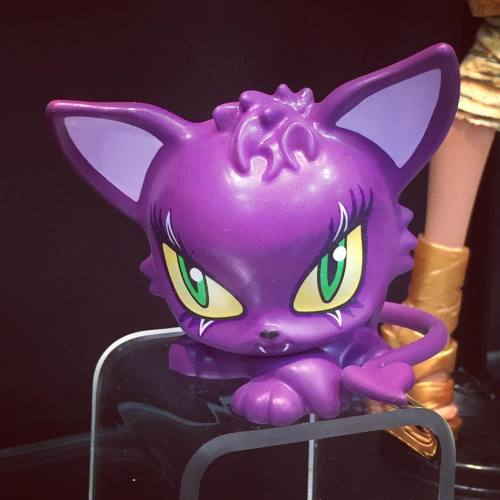 One fiercely cute kitty! Come see our new #vinylpets #Crescent at the #Mattel booth! #SDCC2015 #garrettatcomiccon2015 #MonsterHigh #MonsterHighSDCC #vinyls  (at San Diego Convention Center)