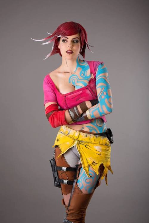 cosplay-paradise:

Lili Dîn as Lilith (Borderlands...