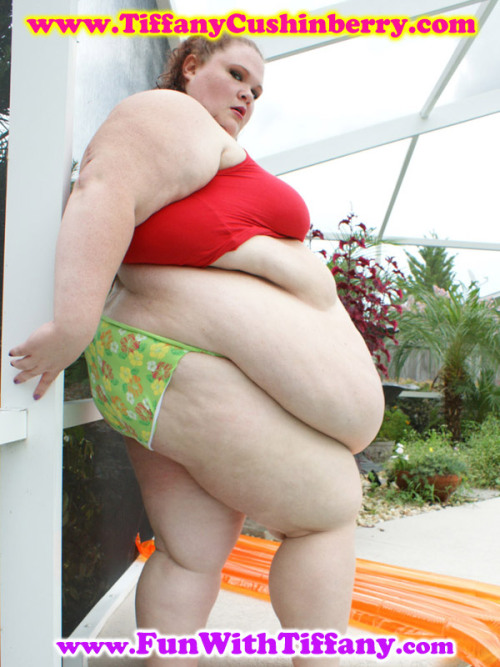 Showing off my massively fat body by the pool&hellip;..Love at www.FunWithTiffany.comMy Website: www.TiffanyCushinberry.comSee Me LIVE On My Webcam:   http://justbbwcams.com/bbwtiffany/model/4948c269efcb283f7ca472be756608b47c138f4e