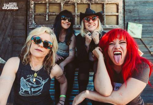   L7 backstage at Hellfest 2015 (photo by @Mathieu The Heavy Chronicles)