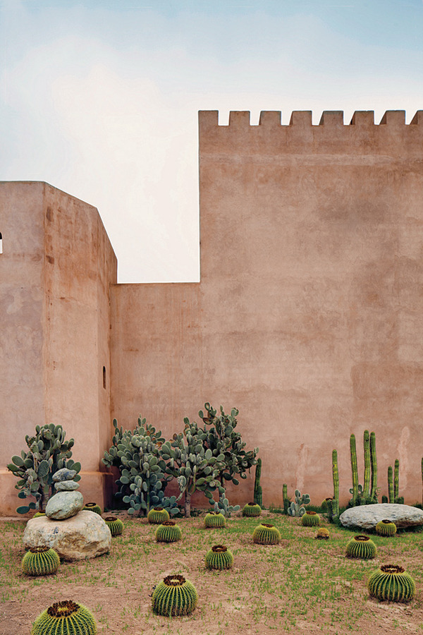 valscrapbook:

http://style-files.com/2014/01/11/weekend-escape-lost-in-time-in-taroudant/
