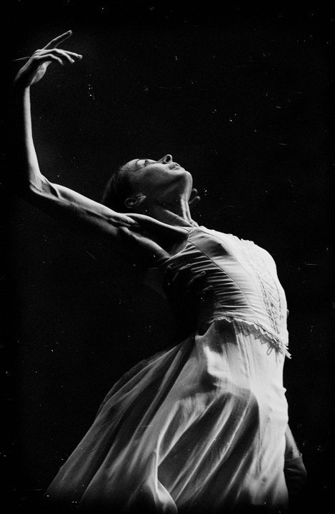 coltonwestdance:</p><br />
<p>gothicsynthetic:</p><br />
<p>Diana Vishneva in Manon.<br /><br />
Photographer unknown to me.<br /><br />
I’ve come to think she has the most beautifully honed upper body work of any dancer I have seen.</p><br />
<p>Vishneva in Space?
