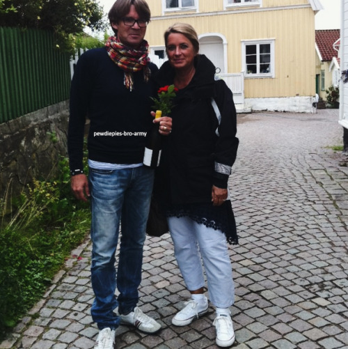 Foto di Felix Kjellberg  & il suo  madre  Johanna Kjellberg