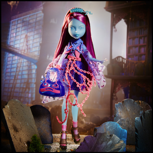 doronjosama:

Kiyomi Haunterly, daughter of Noppera-Bo (the Faceless Ghost), newest ghoul in the Monster High Haunted line. I am SO JAZZED for this doll! Can’t wait!