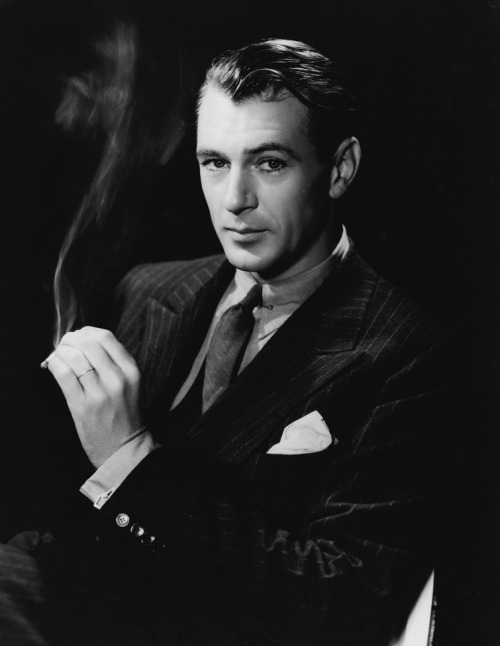bogarted:

Gary Cooper photographed by George Hurrell
