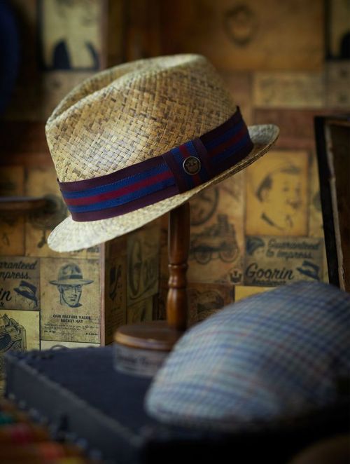 gentlemansessentials:


Hats

Gentleman’s Essentials
