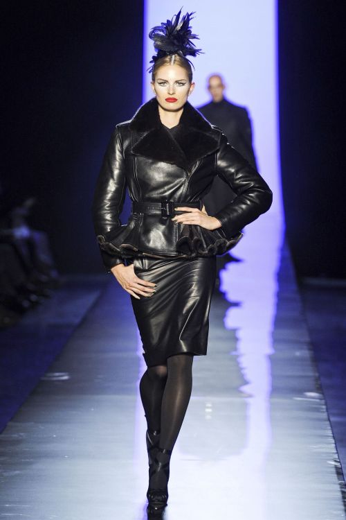 designerleather:

Always love for Karolina!  Karolina Kurkova for Jean Paul Gaultier Haute Couture Fall 2011