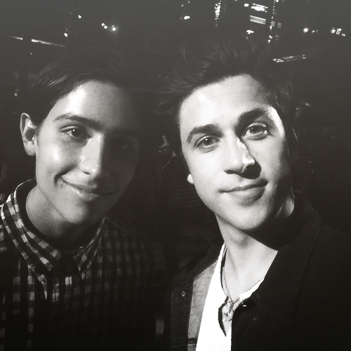 davidhenriebrasil:

@DavidHenrie: “If I Stay premier with @lorenzzohenrie @IfIStayOfficial Not gonna lie. Homie shed a tear.”
