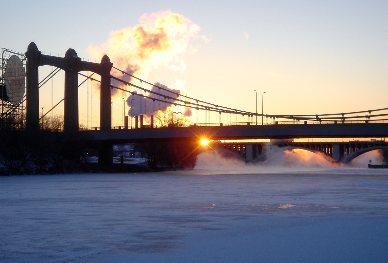 http://stuffaboutminneapolis.tumblr.com/post/139519442829/picturetakingguy-a-cold-sunrise-on-the