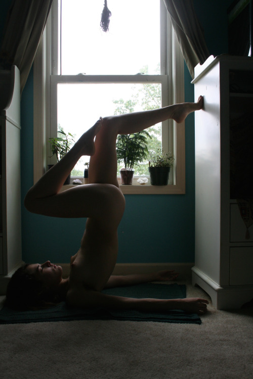 naked-yogi:

stretchingself-portrait by naked-yogi(please only...