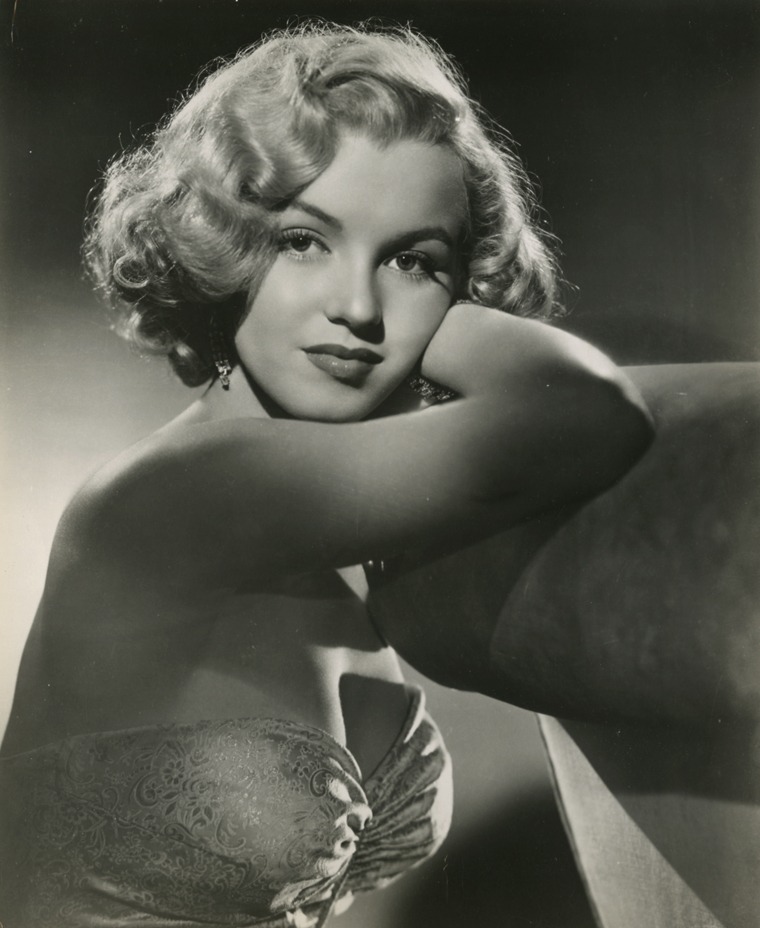 hoodoothatvoodoo:

Marilyn Monroe
Publicity Shot for ‘All About Eve’ 1950
