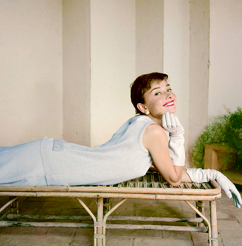 Audrey Hepburn photographed by Norman Parkinson, 1955 (via)
