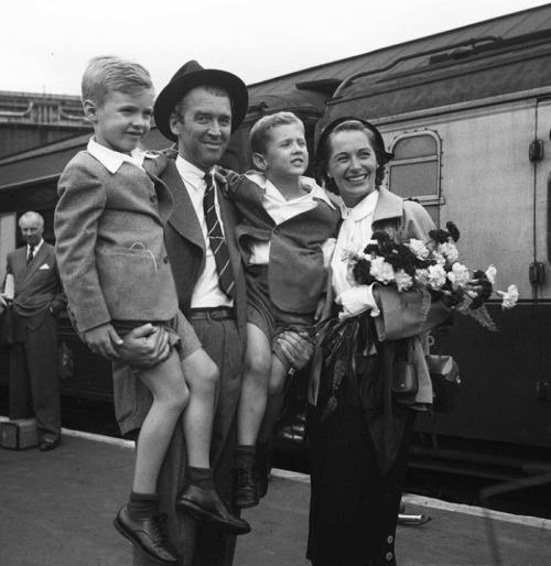 Jimmy Stewart with family arriving in London, 1950